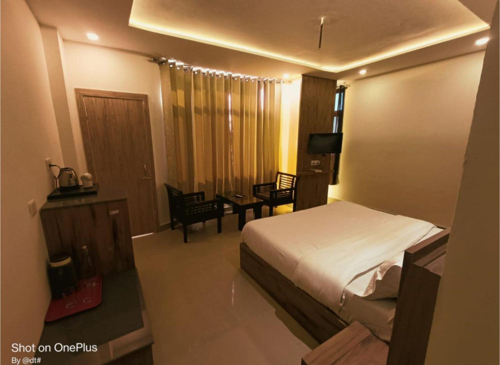 Hotel Wild Rose - Dalhousie Bagian luar foto