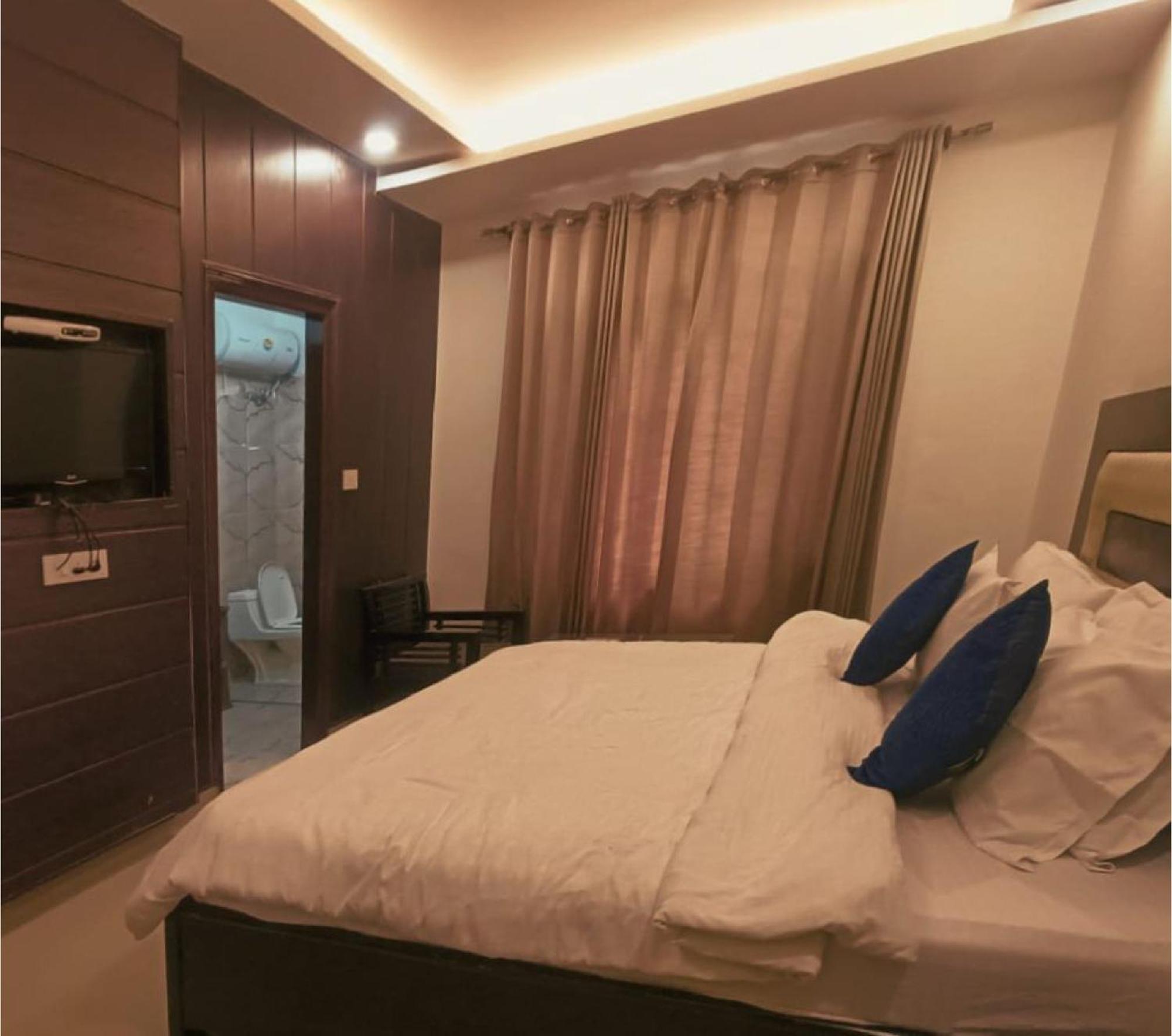 Hotel Wild Rose - Dalhousie Bagian luar foto