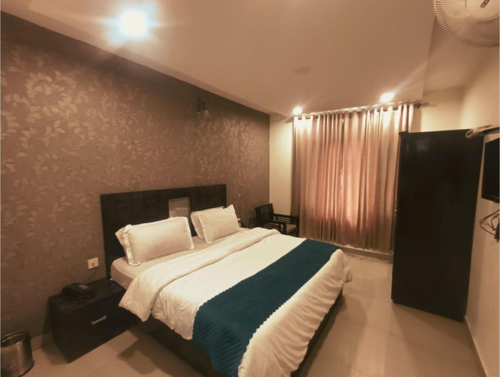 Hotel Wild Rose - Dalhousie Bagian luar foto